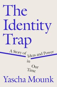 کتاب The Identity Trap: A Story of Ideas and Power in Our Time (تله هویت: داستانی از ایده‌ها و قدرت در زمانه ما) نوشته یاشا مونک، یکی از برجسته‌ترین روشنفکران عمومی، به بررسی عمیق ریشه‌ها، پیامدها و محدودیت‌های ایده‌هایی می‌پردازد که در دهه‌های اخیر، گفتمان عمومی، رسانه‌ها و حتی سیاست‌های دولتی را به شدت تحت تأثیر قرار داده‌اند.