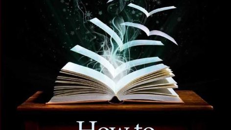 کتاب "How To Write And Sell Great Short Stories" (چطور داستان‌های کوتاه عالی بنویسیم و بفروشیم) به شما یاد می‌دهد که: چگونه شخصیت‌هایی خلق کنید که از خانواده و دوستانتان هم واقعی‌تر به نظر برسند؟ (با دیالوگ‌های منحصر به فرد خودشان، نه دیالوگ‌های شما) چگونه مکان‌هایی زنده و قابل مشاهده برای خوانندگان ایجاد کنید؟ چگونه طرح‌هایی آنقدر جذاب بسازید که خوانندگان بی‌صبرانه مشتاق ادامه خواندن باشند؟ چگونه با کلمات واقعاً خلاق باشید؟